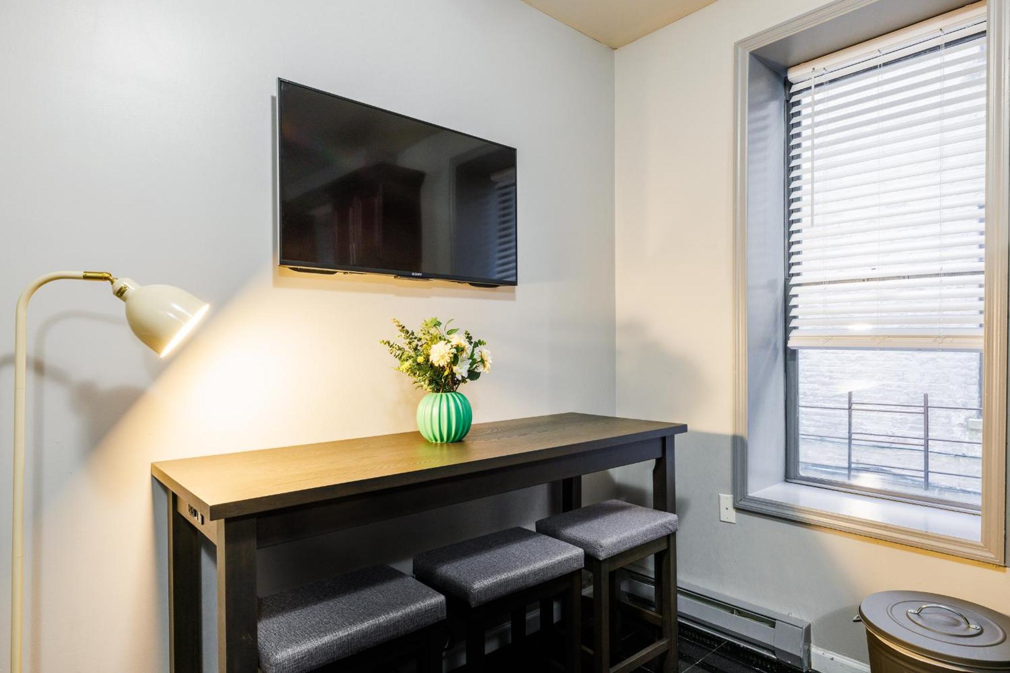 Inspire The Vibrant Energy Of The Uws Apartamento